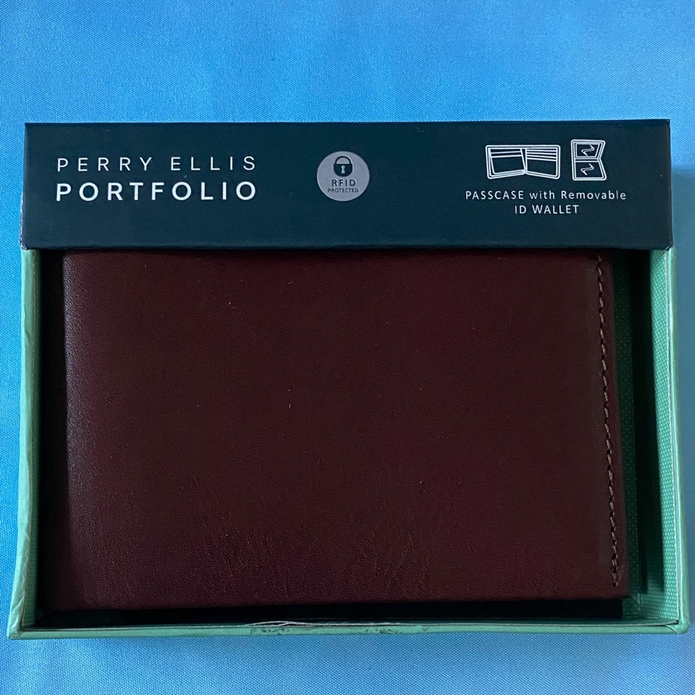 NWT Perry Ellis Leather Pass Case & Removable Card Case